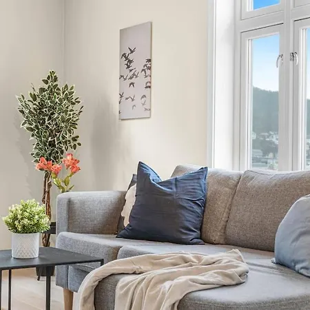 New! Huge Modern Apartment! Fit For Two Families!