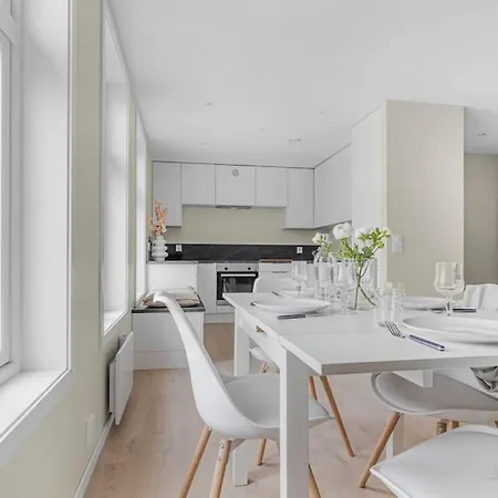 New! Huge Modern Apartment! Fit For Two Families! * Bergen