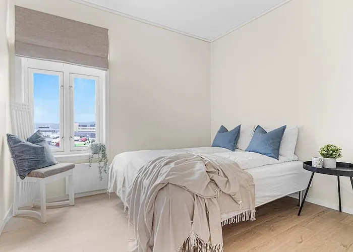 New! Huge Modern Apartment! Fit For Two Families!