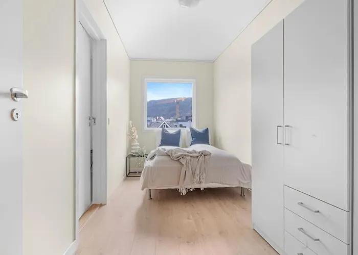 아파트 New! Huge Modern Apartment! Fit For Two Families!