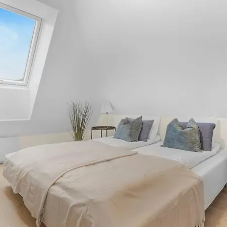 New! Huge Modern Apartment! Fit For Two Families! * Bergen