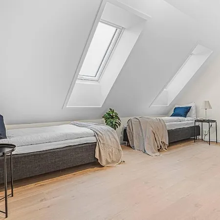 New! Huge Modern Apartment! Fit For Two Families! Bergen