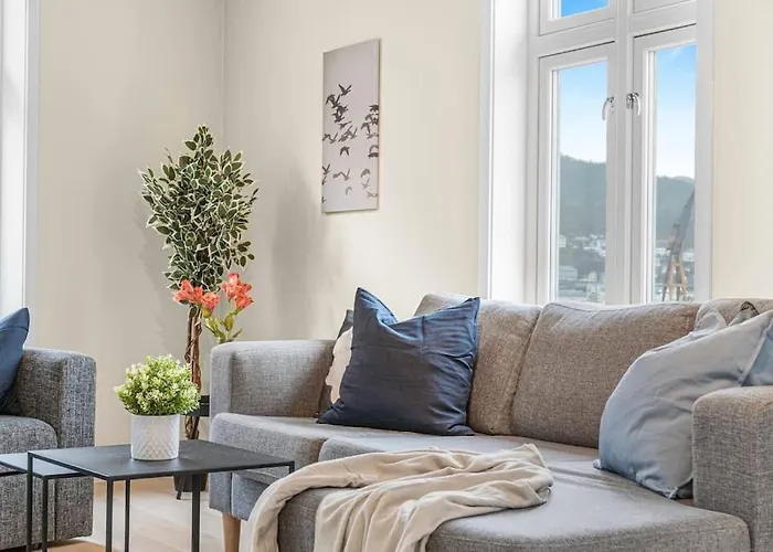 New! Huge Modern Apartment! Fit For Two Families!