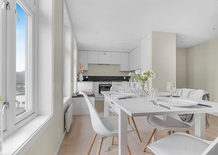 New! Huge Modern Apartment! Fit For Two Families! * Bergen