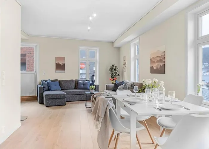 Lägenhet New! Huge Modern Apartment! Fit For Two Families!